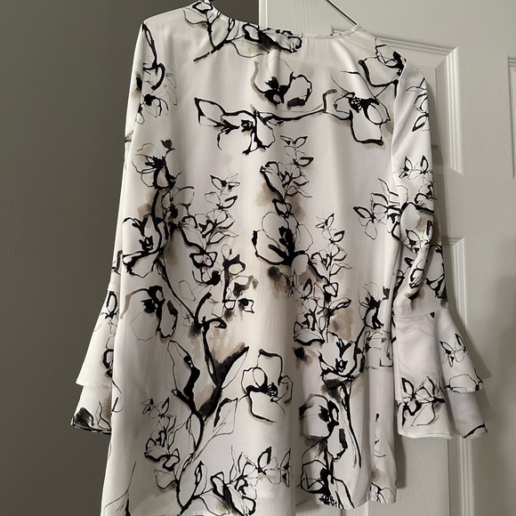 Apt. 9 Black and White Floral Blouse - Picture 4 of 4